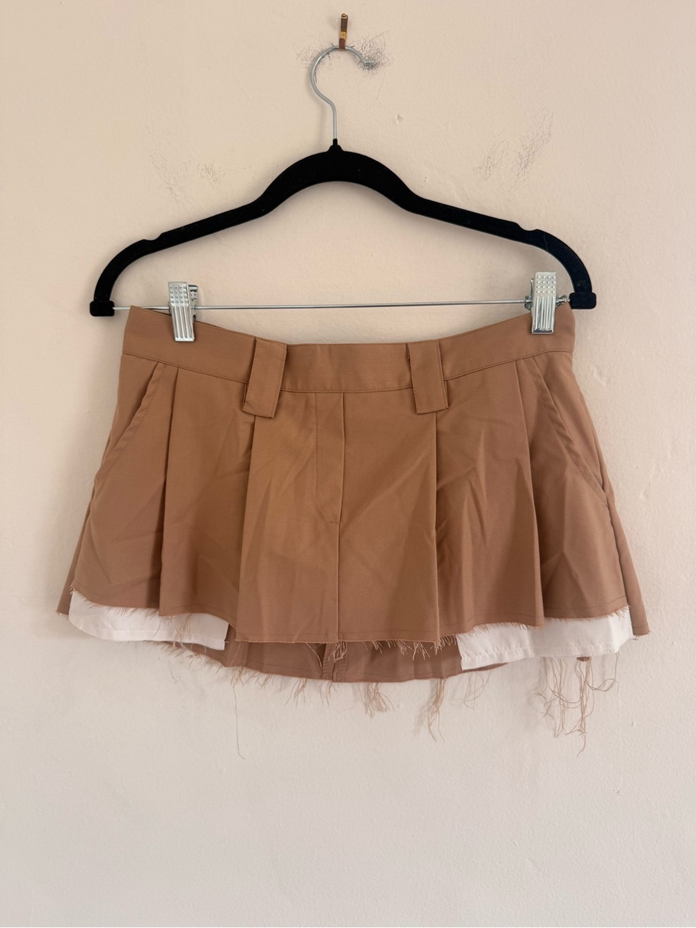 Gateless Pleated Mini Skirt with White Underskirt